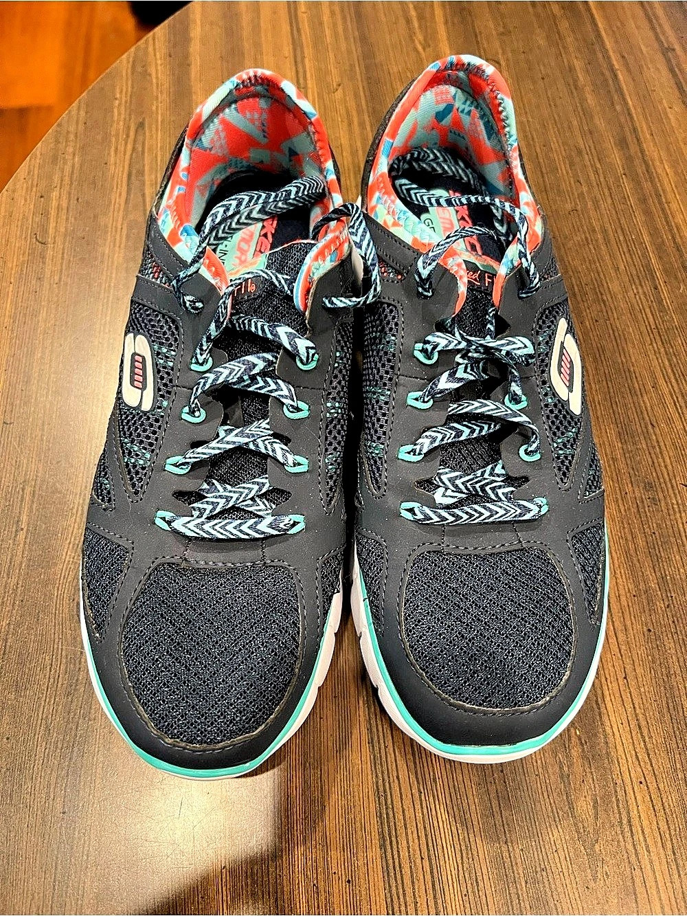 Skechers Gel Infused Memory Foam Sneakers Women's Athletic Shoes Size 9 Like New
